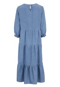 Denimimekko, jossa on pitkät hihat, kerroksellinen muotoilu ja avaus selässä. Vaalea sininen väri, jossa on kerrottu hihansuut.