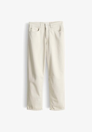 Beige Hose mit geradem Bein, vorn mit Knopf und Reißverschluss, fünf Taschen, umgeschlagene Säume, auf weißem Hintergrund angezeigt.