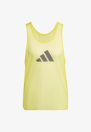 Chaleco de entrenamiento deportivo amarillo de malla con el logo negro de Adidas centrado en el pecho, diseño sin mangas y cuello redondo.