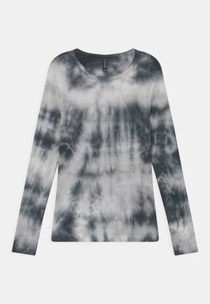 Langærmet T-shirt med rund hals og sort-hvid tie-dye mønster, vist fladt på en lys baggrund.