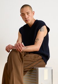 Carhartt WIP MARLON - Jersey de punto - dark navy