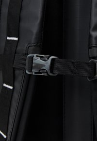 The North Face BASE CAMP VOYAGER ROLLTOP - Hátizsák - black/white