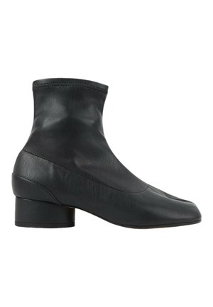 Maison Martin Margiela, Bottines - black