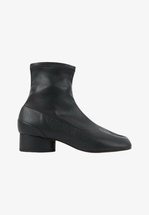 Maison Martin Margiela, Bottines - black