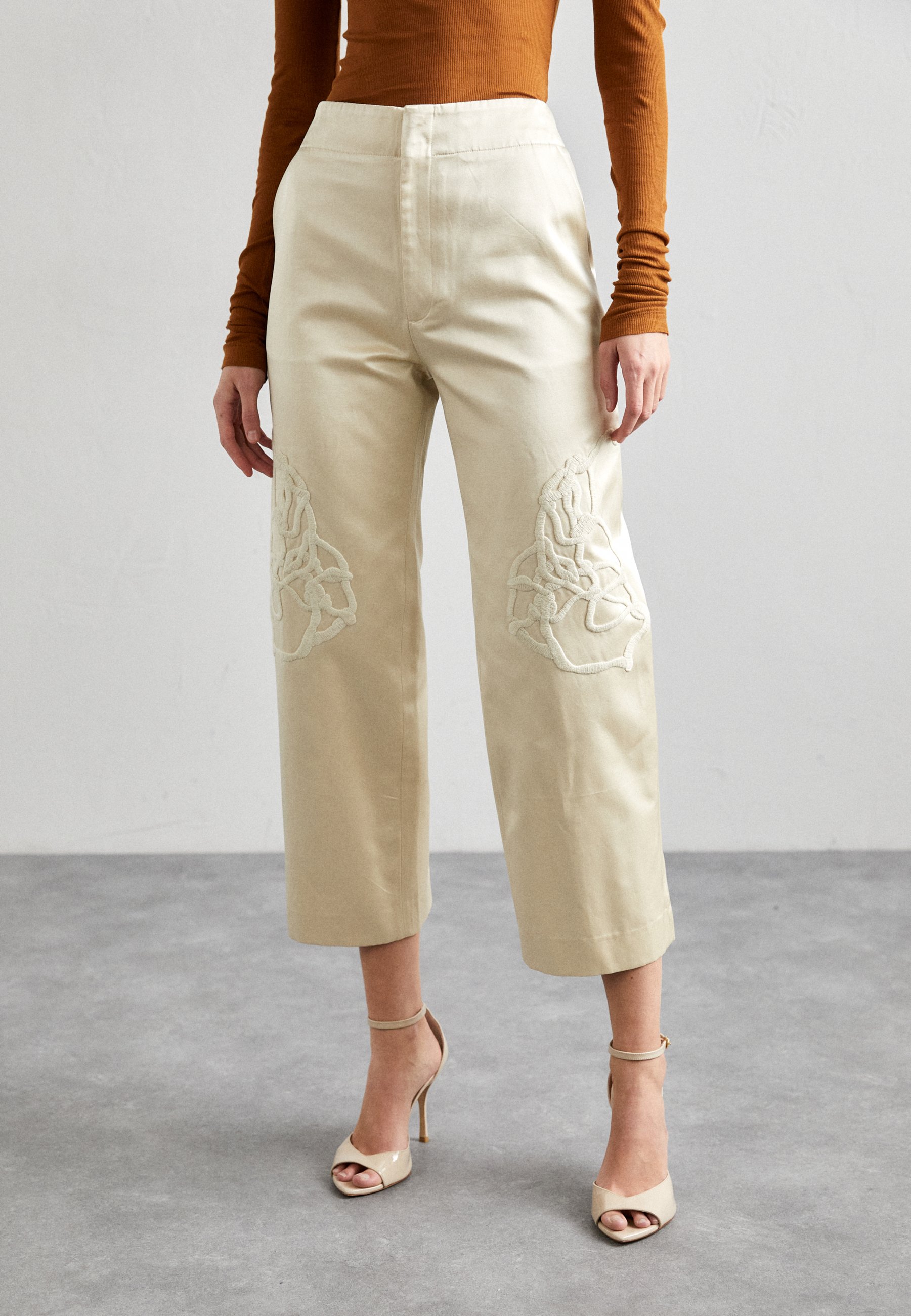 V TWELVE STAR EMBROIDERY PANTS サイズ0 ベージュ BITE Studios CHEVAL EMBROIDERED PANT - Trousers - cream