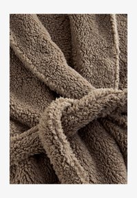 Unselected, neutral stone