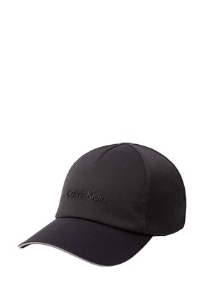 Schwarze Calvin Klein Baseballkappe mit gebogenem Schirm und dezentem Logo auf dem Vorderteil, einfarbiger Hintergrund.