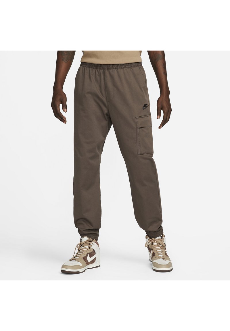 Nike Sportswear Tracksuit bottoms ironstone khaki/light bone light