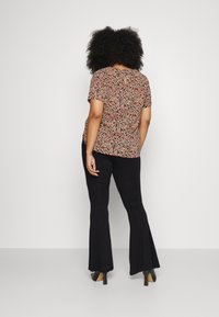 ONLY Carmakoma CARVICA LIFE NOOS - Camicetta - black/neon ditsy