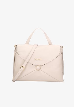 Borsa a mano in pelle beige con manico superiore, tracolla regolabile, patta in stile busta, dettaglio ad anello dorato e logo marchiato sul davanti.