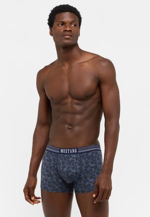 Marineblaue Herrenboxershorts mit Blattmuster, elastischem Bund mit "MUSTANG"-Branding und schmaler Passform. Das Material sieht weich und atmungsaktiv aus.