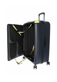 Valise spinner bleu foncé avec coque rigide, accents jaunes, double zip et poches en mesh intérieures. Ouvert, montrant un design spacieux.