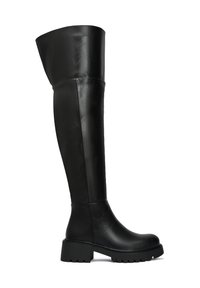 Bottes noires en cuir sur le genou avec une semelle épaisse, présentant une texture lisse, un bout légèrement pointu et un large revers en haut.