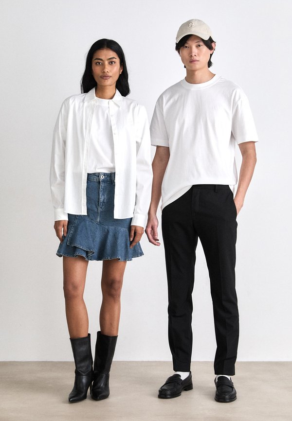 SOFT LAYERED MONOGRAM TEE UNISEX - Print T-shirt3