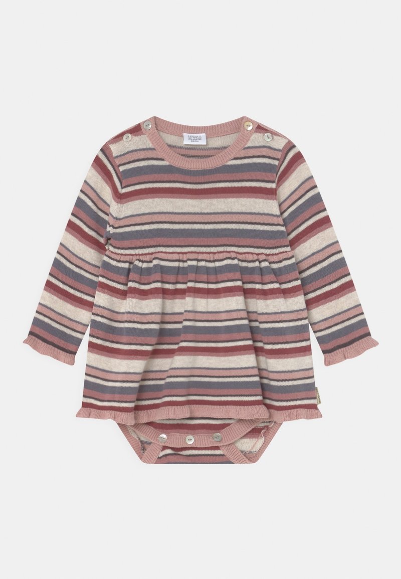 Pasiasta sukienka dla niemowląt z długim rękawem w kolorach różowym, kremowym i szarym. Posiada zapięcia na guziki na ramionach, marszczoną talię oraz zatrzaskowe dno, co ułatwia zakładanie.