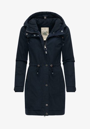 Marineblauwe parka met een trekkoord in de taille, ritsen en drukknoopsluitingen. Heeft een zachte fleece-voering in de capuchon en twee zijzakken.