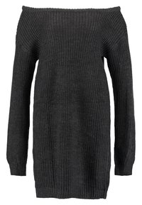 Pull à manches longues et à épaules dénudées, de couleur gris foncé, en maille texturée, avec une coupe ample et des poignets côtelés, ajoutant de la profondeur au design.