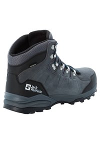 Dunkelgrauer High-Top-Wanderschuh mit schwarzen Akzenten, blauen Schnürsenkeln, strukturierter Sohle und Jack Wolfskin Logo an der Seite.
