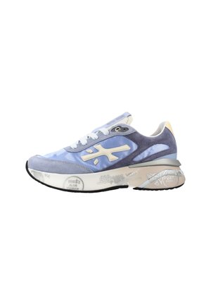 Scarpa da ginnastica azzurro chiaro e grigia con lacci bianchi, logo color crema e suola testurizzata con testo e grafiche stampate.