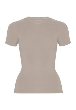 Beige nauwsluitend T-shirt met korte mouwen en een ronde hals, met zichtbare stiksels op een witte achtergrond.