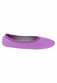 Paarse mesh ballerina flat met een ronde neus en elastische kraag. Kenmerkt zich door een lichtgewicht ontwerp en ademend materiaal overal.