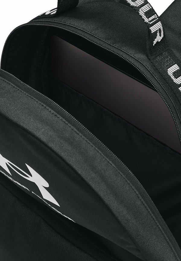 ESSENTIAL - Rucksack3