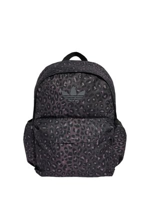 Czarny i szary plecak w panterkę z przednią kieszenią, bocznymi kieszeniami, górnym uchwytem i logo Adidas na przedniej górnej panelu.