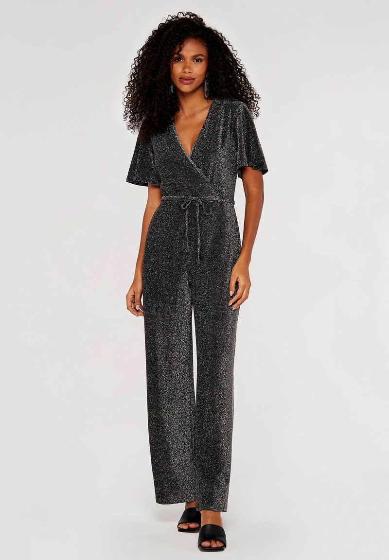 Zwart, glinsterend jumpsuit met een wikkelontwerp, korte mouwen, een strik tailleband en brede broekspijpen. Soepele textuur met een sprankelende afwerking.