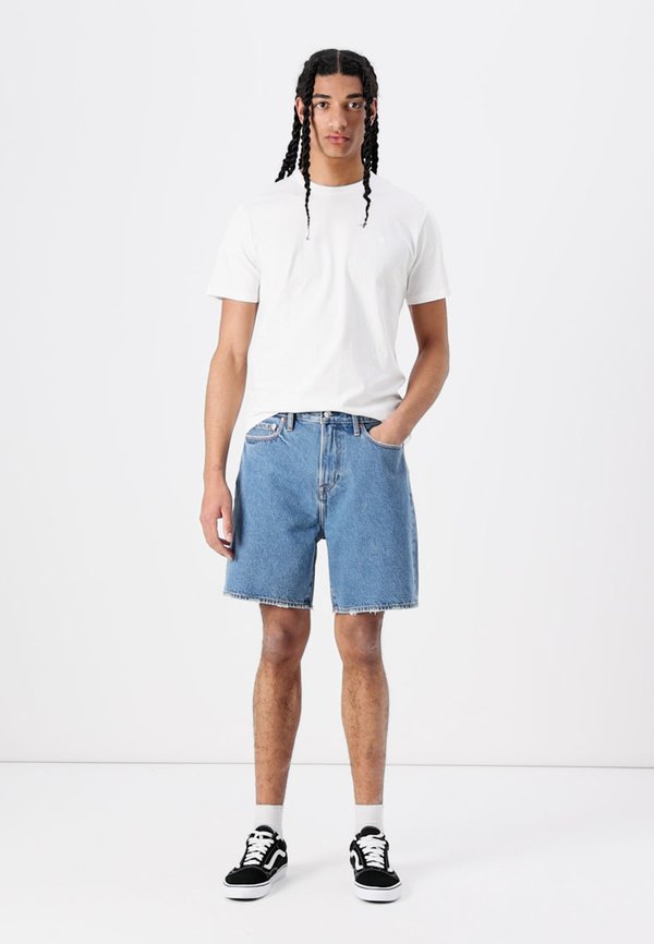 LOOSE - Denim shorts - medium wash3