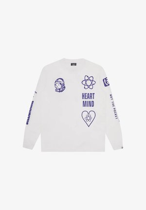 Weißes Langarmshirt mit lila Astronautenhelm, Atom-Symbolen, "HEART MIND" und Text auf dem Ärmel "NOT THE POCKET."