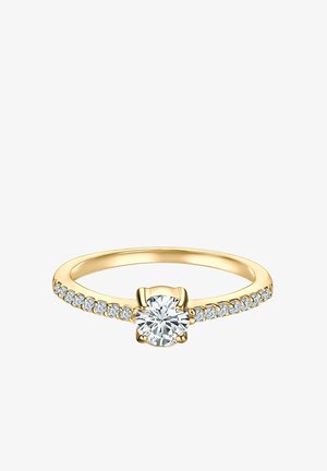 Goldener Ring mit einem großen runden Zentraldiamanten und kleineren Diamanten, die beidseitig entlang des Rings gesetzt sind.