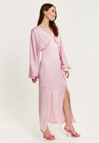 Liquorish WITH SLEEVE SLITS - Maxi dress - pink