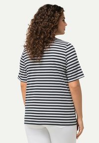 Ulla Popken STRIPED WILDLIFE GRAPHIC - Camiseta estampada - inky blue