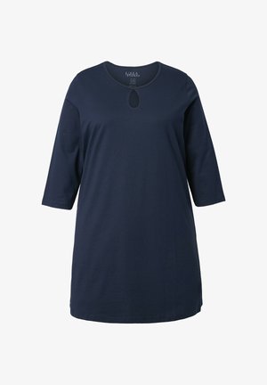 Túnica azul marino con mangas de tres cuartos, cuello redondo con abertura en forma de gota, confeccionada con tela de algodón suave. Diseño sencillo, sin estampados.