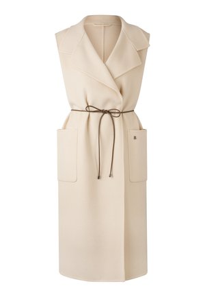 Beige ärmelloser Mantel aus weichem Material, mit Reverskragen, tailliertem Gürtel und zwei vorderen Taschen mit rechteckigen Details.