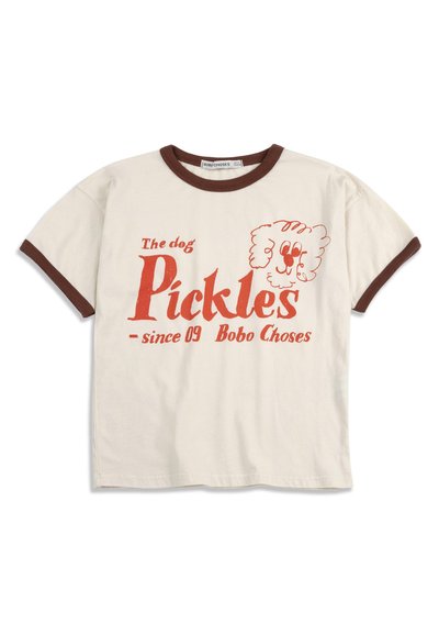 Maglietta crema per bambini con bordi marroni, testo rosso "The dog Pickles since 09 Bobo Choses" e un semplice disegno a linee del volto di un cane.