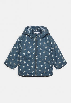 Veste à capuche bleue pour enfants avec motif fusée et étoiles, fermeture éclair devant et manches longues.