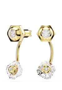 Pendientes en tono dorado con studs hexagonales, que presentan cristales claros y facetados, y un acento curvado dorado que sostiene un colgante de cristal.