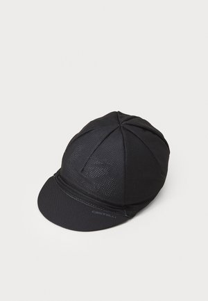 Casquette de vélo noire en maille texturée. Elle présente une visière plate et un détail de logo brodé à l'avant. Design à six panneaux.
