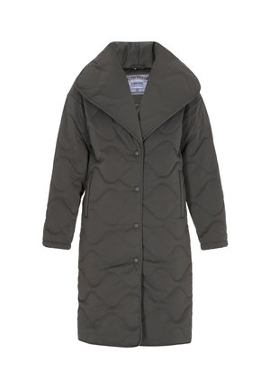 Cappotto imbottito grigio scuro con un ampio colletto, bottoni a pressione e motivo a rombi ondulati. Presenta tasche laterali e maniche lunghe.