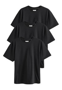 Trys juodi medvilniniai marškinėliai trumpomis rankovėmis, apvalia iškirpte ir lygiu paviršiumi.