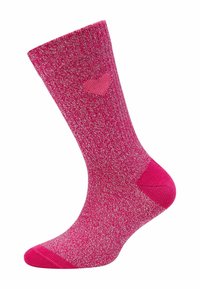 Calzino rosa con fili d'argento, caratterizzato da un motivo a cuore lavorato a maglia vicino alla parte superiore e aree di punta e tallone di colore rosa solido.