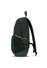 Grøn rygsæk med et elegant design, lavet af holdbart stof. Har en meshryg, sidelomme og dobbelt lynlås for nem adgang.