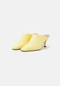 BOSS CHARLOTTE SABOT - Mules de salto - medium yellow