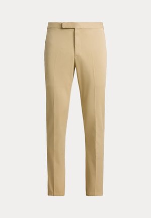 Beige slim-fit broek met voorplooi, riemlussen en verborgen voorsluiting op een effen lichte achtergrond.