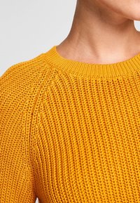 QS Sweter