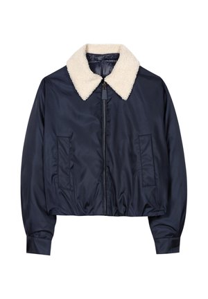 Marineblaue kurze Jacke mit weißem Sherpa-Kragen, Reißverschluss vorn und zwei Seitentaschen; glattes, leichtes Material.