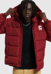 Karl Kani - OG HOODED PUFFER - Zimska jakna - dark red Minijatura 1