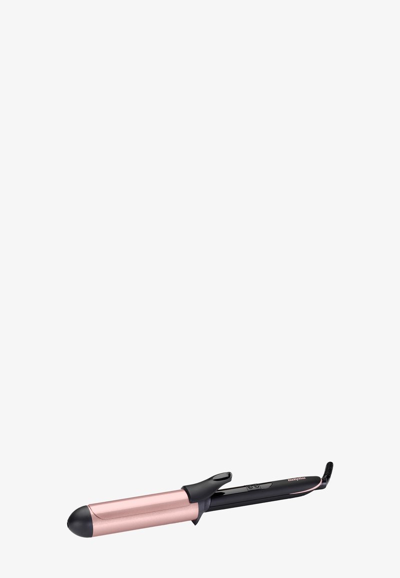 Curling iron dengan tabung rose gold dan pegangan hitam, dilengkapi ujung melengkung, tombol daya, serta desain yang ramping dan halus.