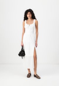 Hollister Co. Hollister Sofia Side-Smocked Eyelet Maxi Dress - Maxi šaty - bright white eyelet